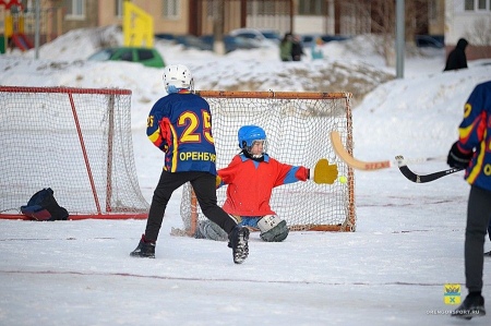 Первенство города Оренбурга по хоккею с мячом на снегу / МАУ «Спортивная школа № 8»